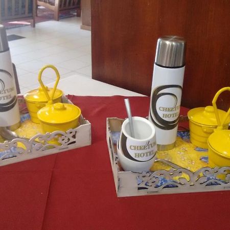Cheltum Hotel Trelew Bagian luar foto