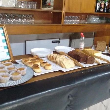 Cheltum Hotel Trelew Bagian luar foto