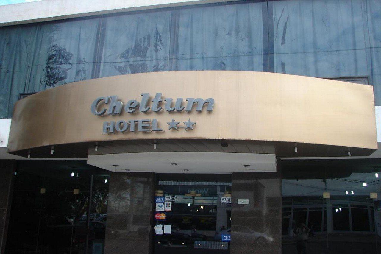 Cheltum Hotel Trelew Bagian luar foto