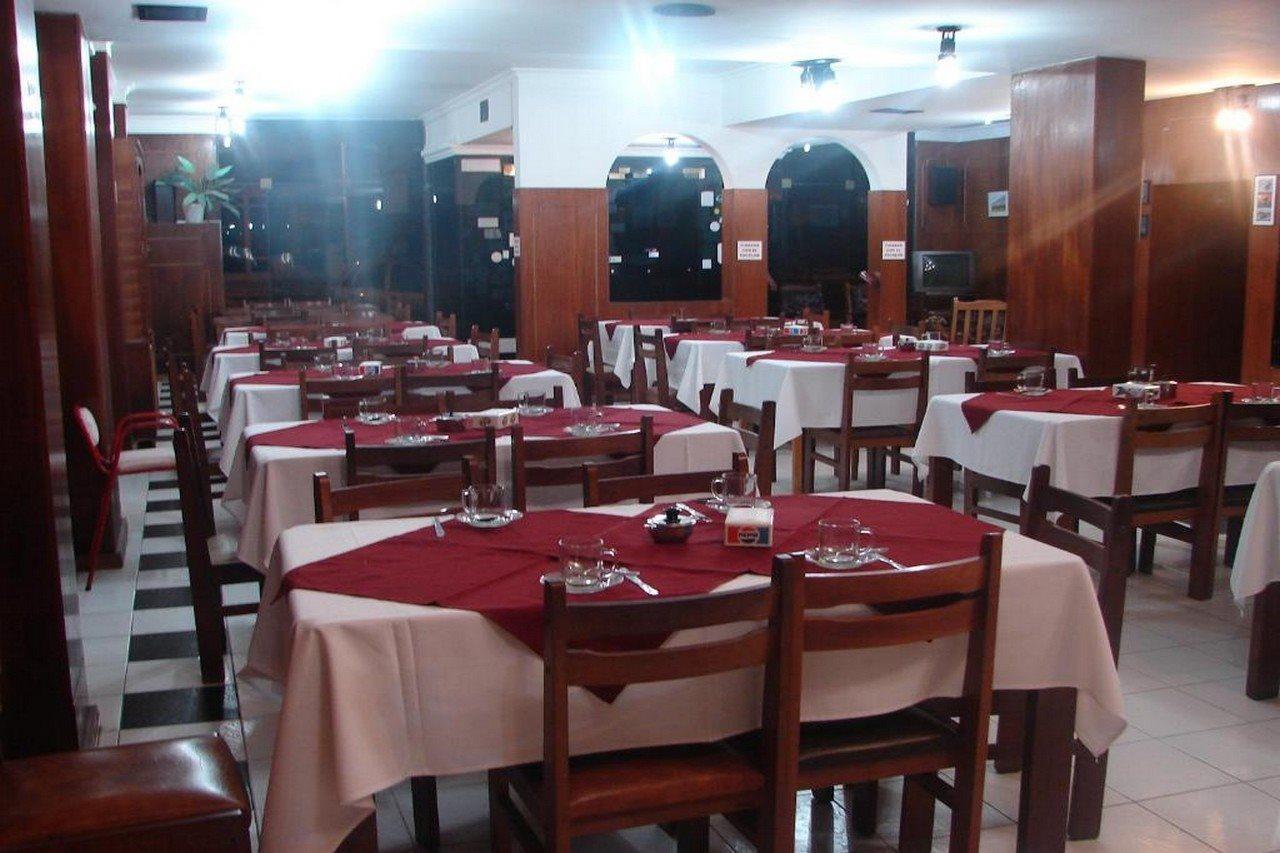 Cheltum Hotel Trelew Bagian luar foto