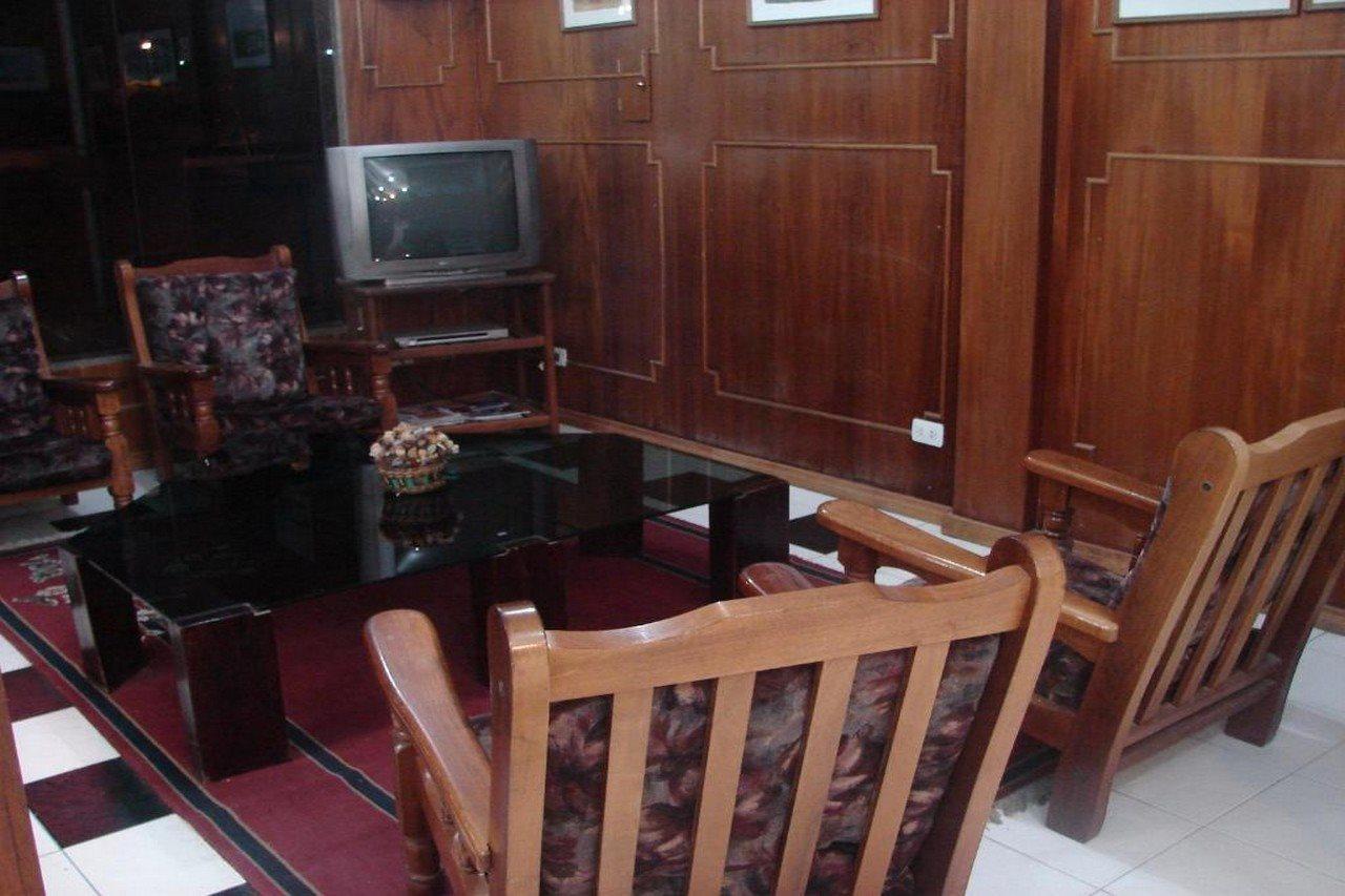Cheltum Hotel Trelew Bagian luar foto