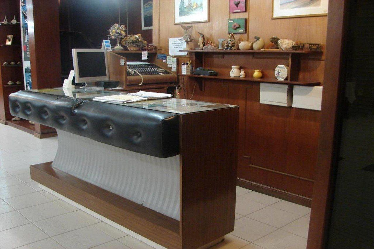 Cheltum Hotel Trelew Bagian luar foto