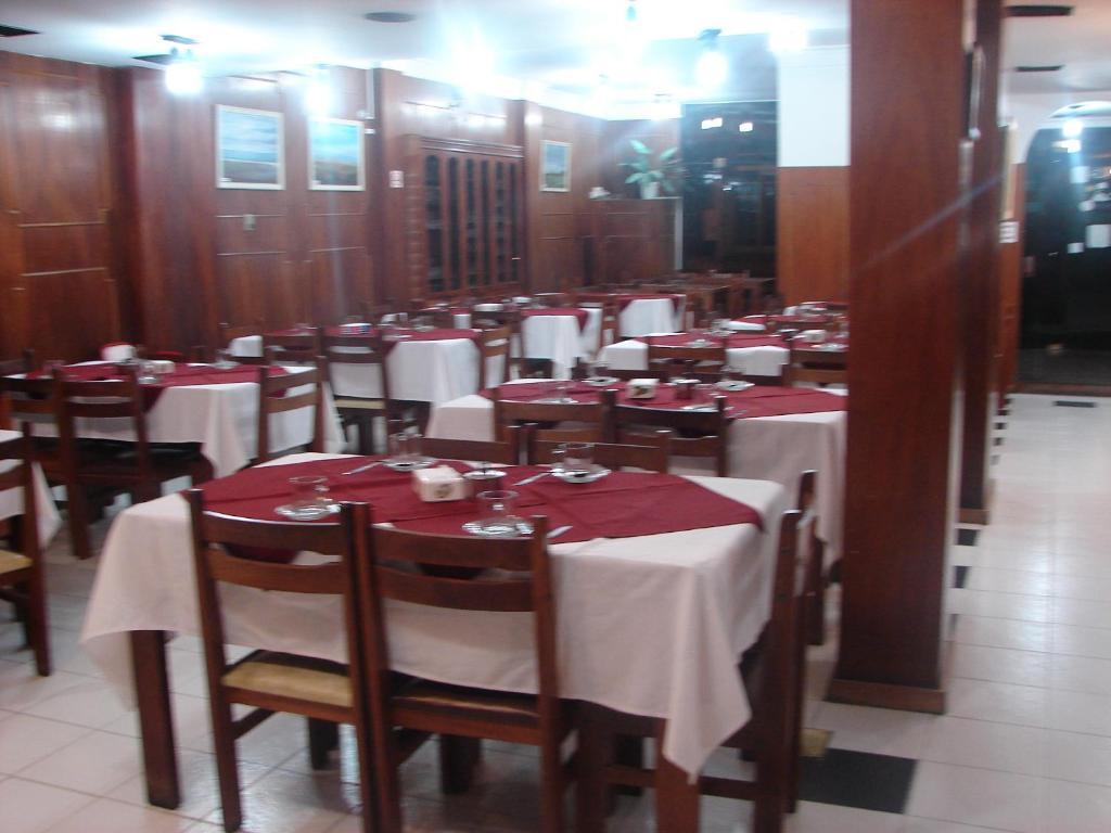 Cheltum Hotel Trelew Bagian luar foto