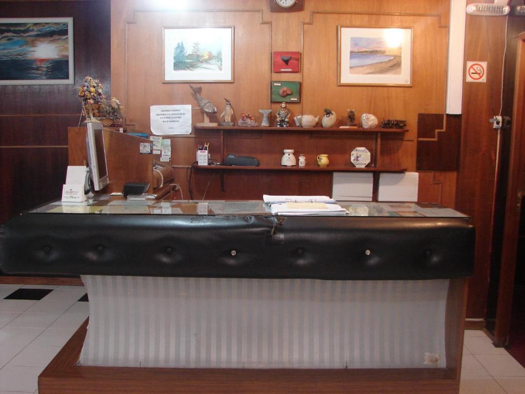 Cheltum Hotel Trelew Bagian luar foto