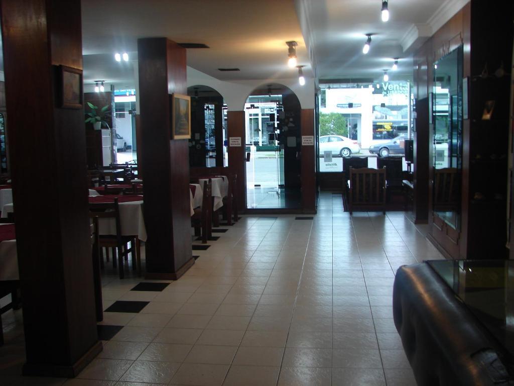 Cheltum Hotel Trelew Bagian luar foto