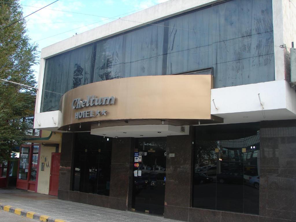 Cheltum Hotel Trelew Bagian luar foto
