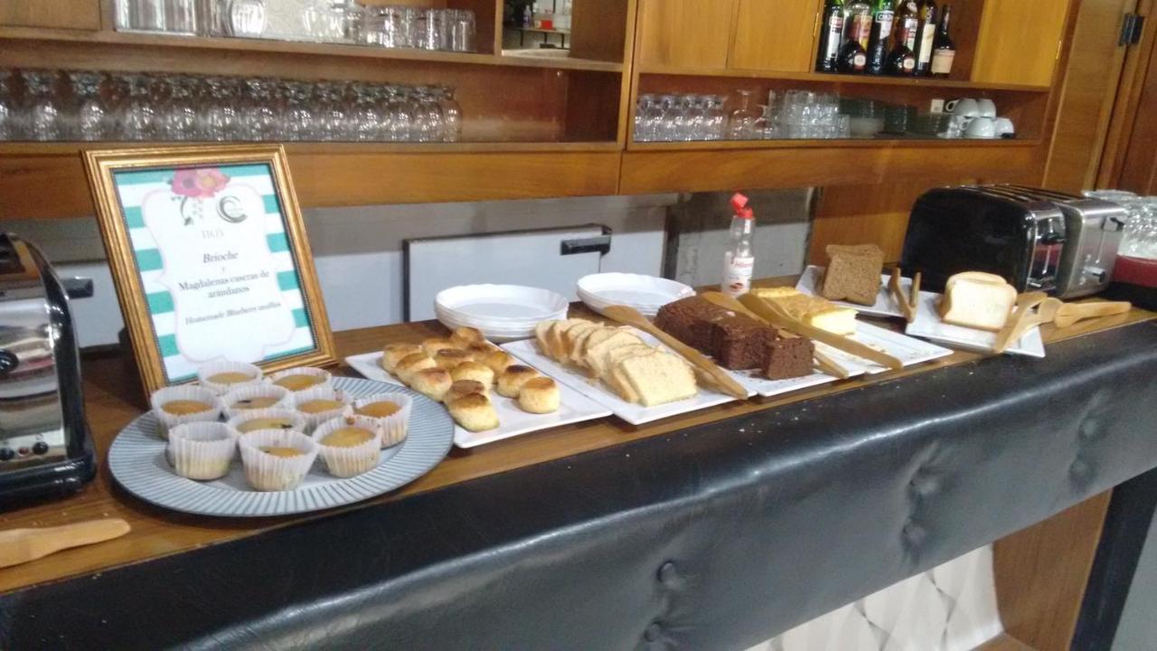 Cheltum Hotel Trelew Bagian luar foto