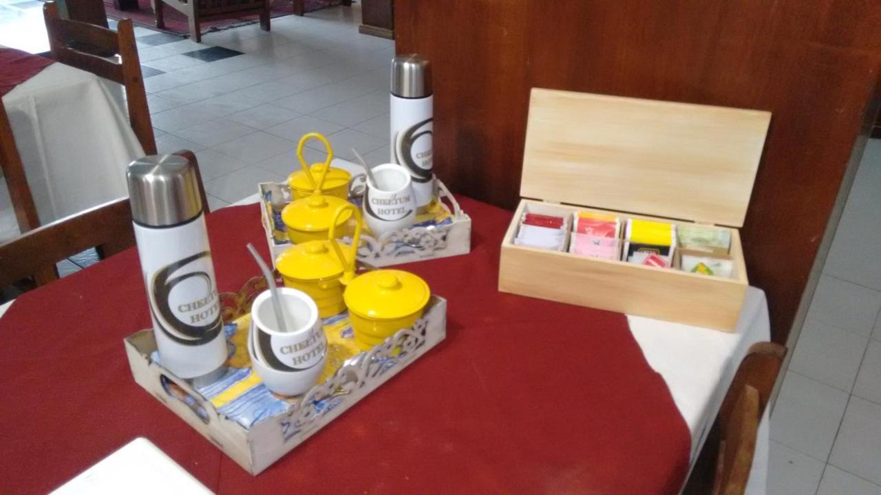 Cheltum Hotel Trelew Bagian luar foto